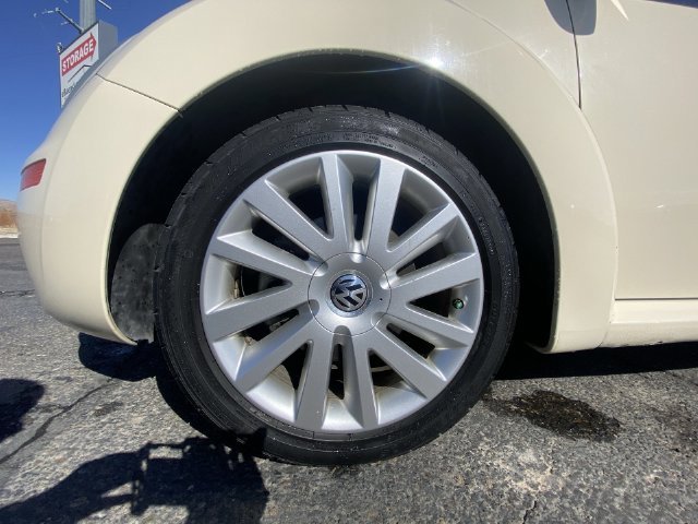 Used 2008 Yellow Volkswagen S image 10