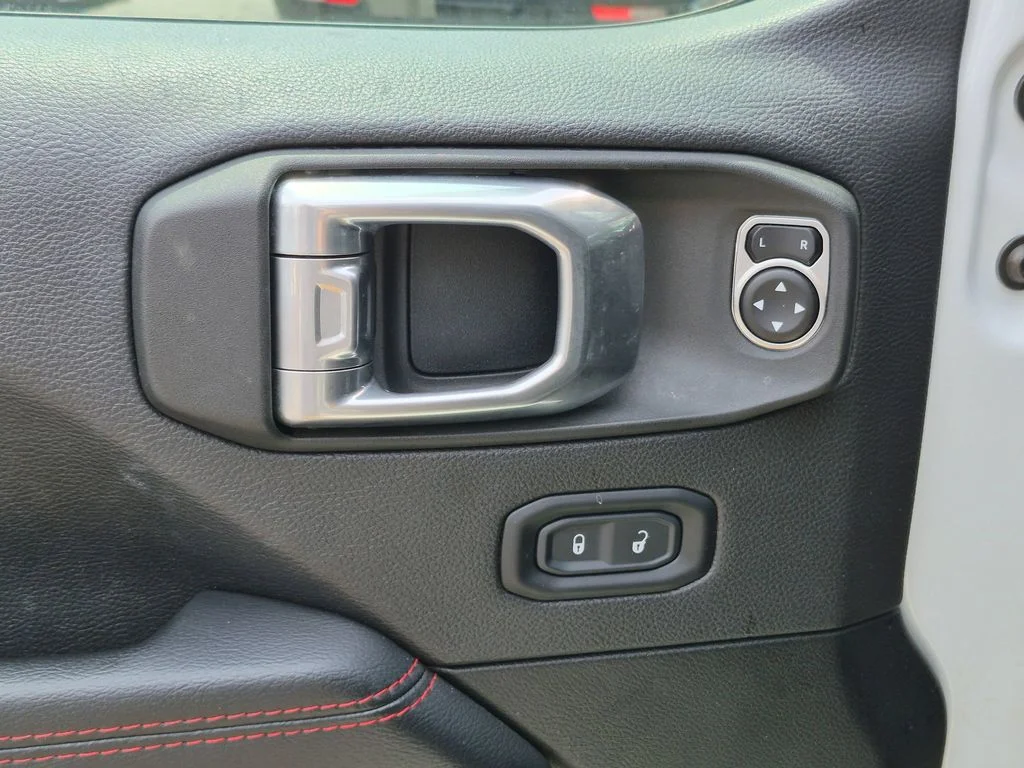 Used 2021 White Jeep Unlimited Rubicon image 12