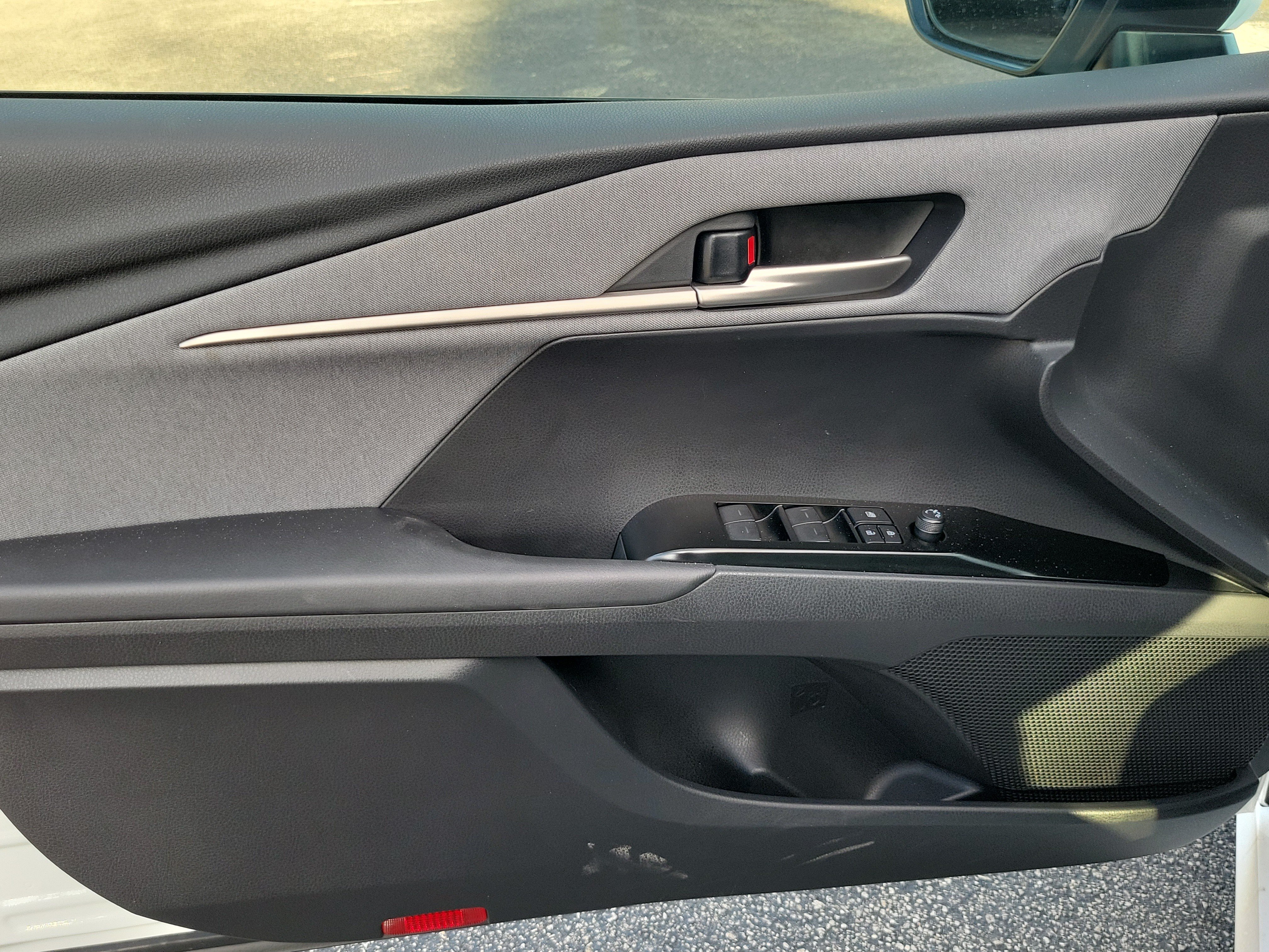 Used 2025 Ice Toyota LE image 11