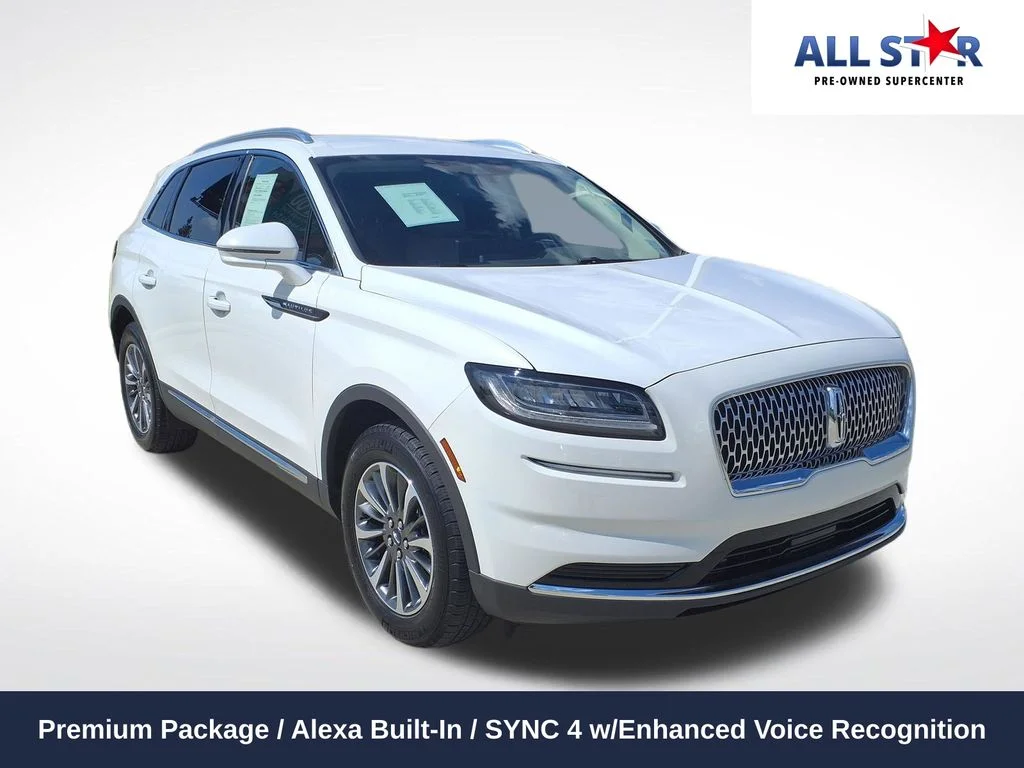 Used 2022 White Lincoln Standard image 1