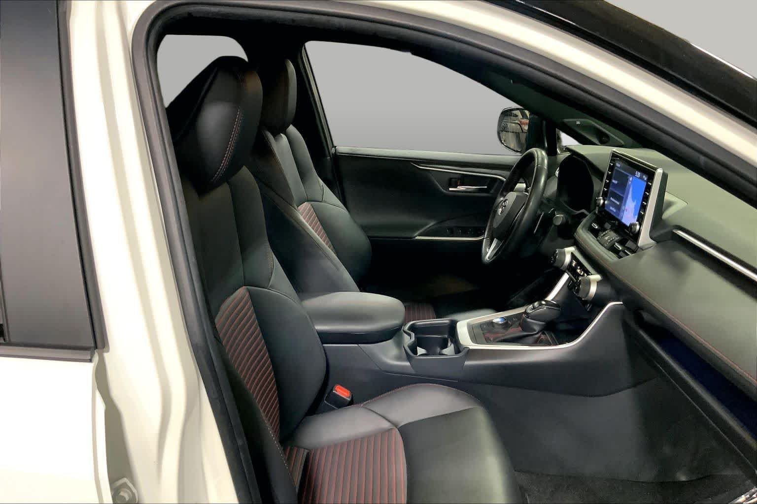 Used 2021 Blizzard Pearl w/Midnight Black Roof Toyota XSE image 9