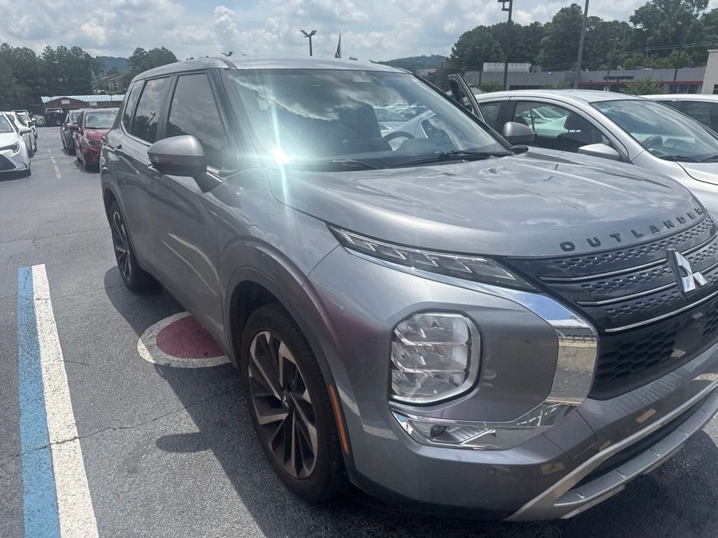 2023 Mitsubishi Outlander SE 2WD's photo