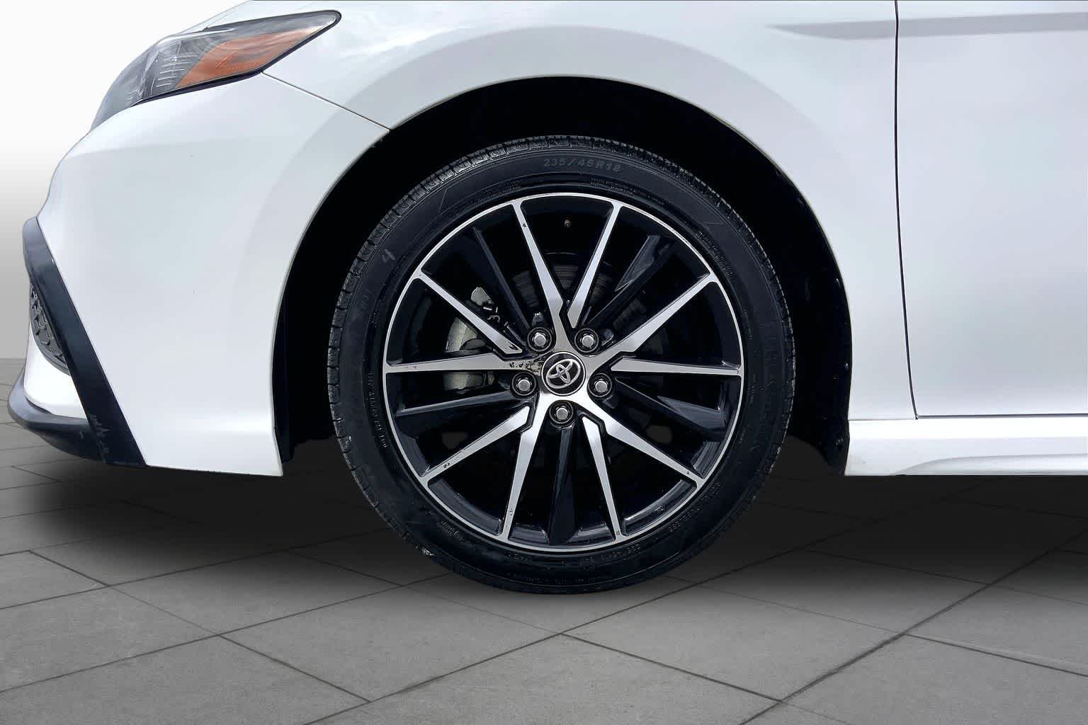 Used 2024 Ice Cap Toyota SE image 11