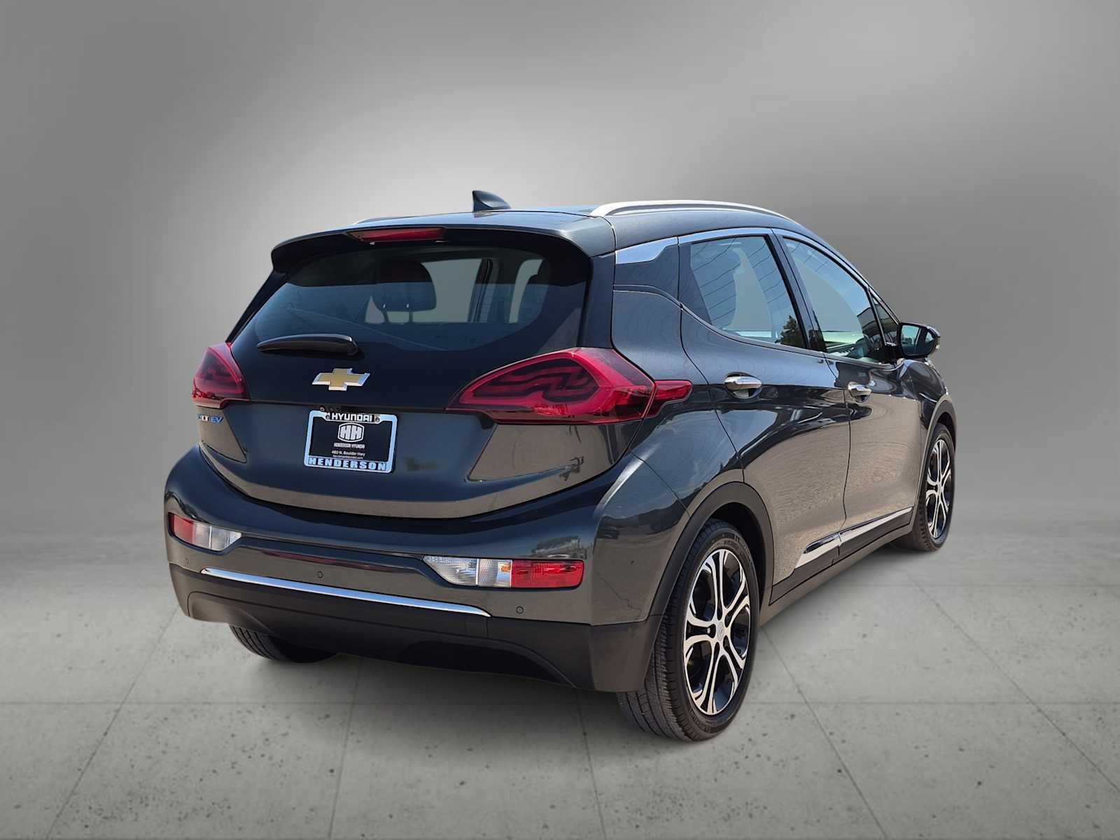 Used 2020 Nightfall Gray Metallic Chevrolet Premier image 8