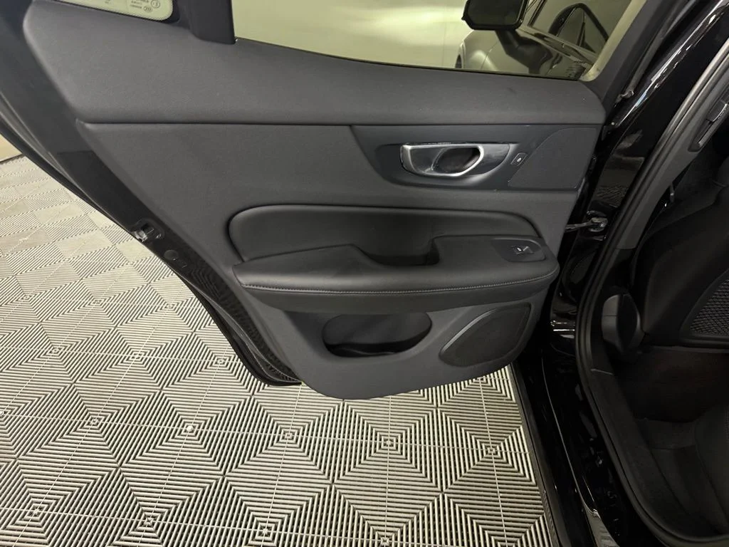 Used 2025 Onyx Black Metallic Volvo B5 Plus image 24