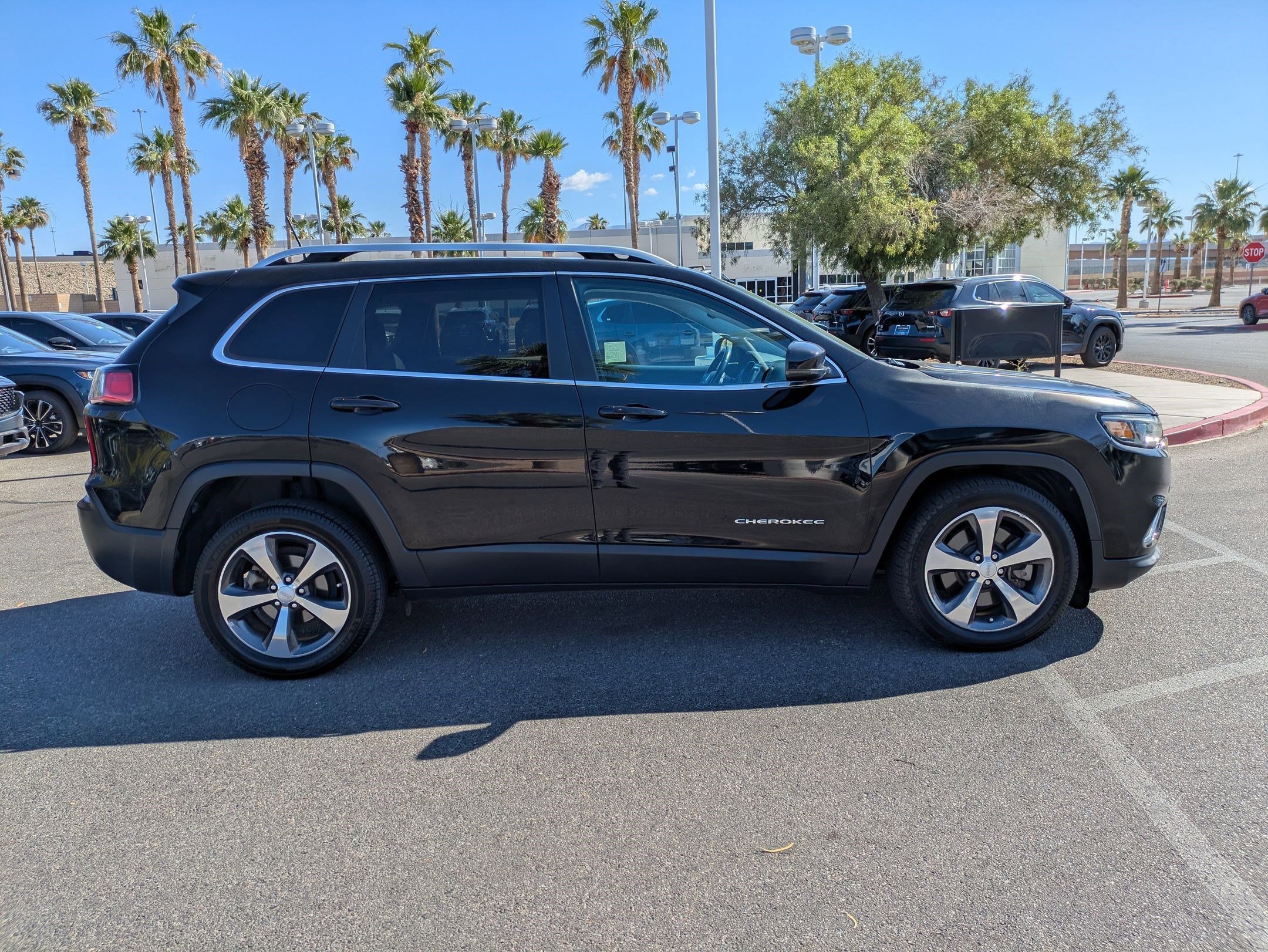 Used 2019 Diamond Black Crystal Pearlcoat Jeep Limited image 6
