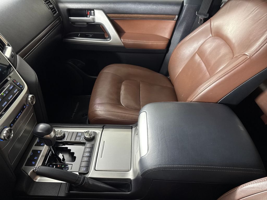 2019 Toyota Land Cruiser Base - Photo 19