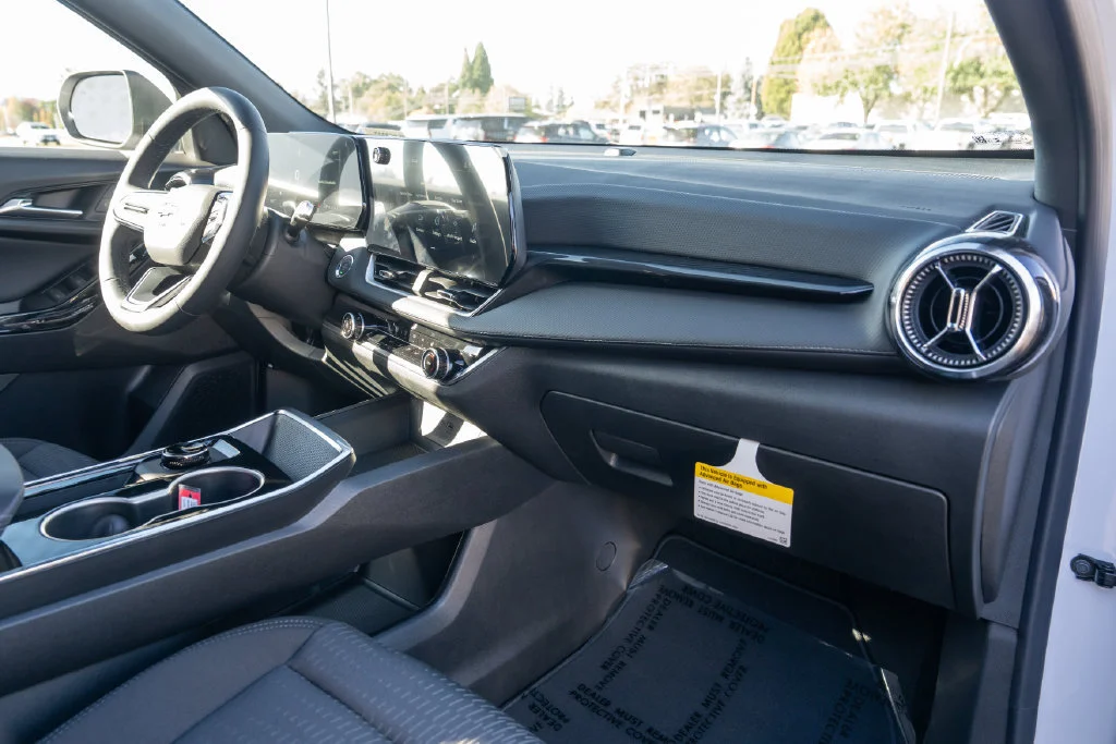 2027 Chevrolet Equinox LT - Photo 28