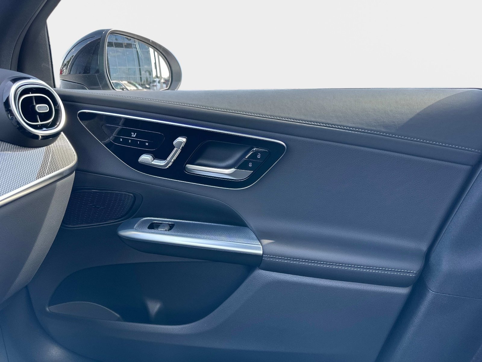 2025 Mercedes-Benz GLC AMG GLC43 - Photo 25