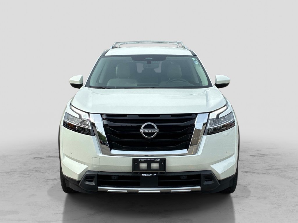Used 2023 White Nissan SL image 2