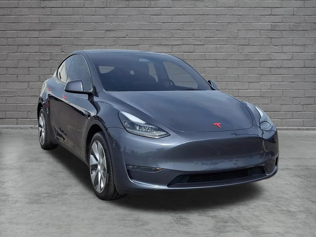 Used 2023  Tesla Long Range image 2