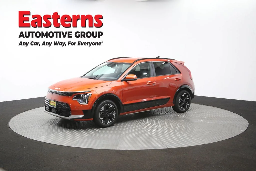 Used 2023 Red Kia Wind image 56
