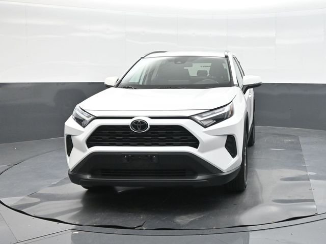 Used 2025 White Toyota XLE image 30