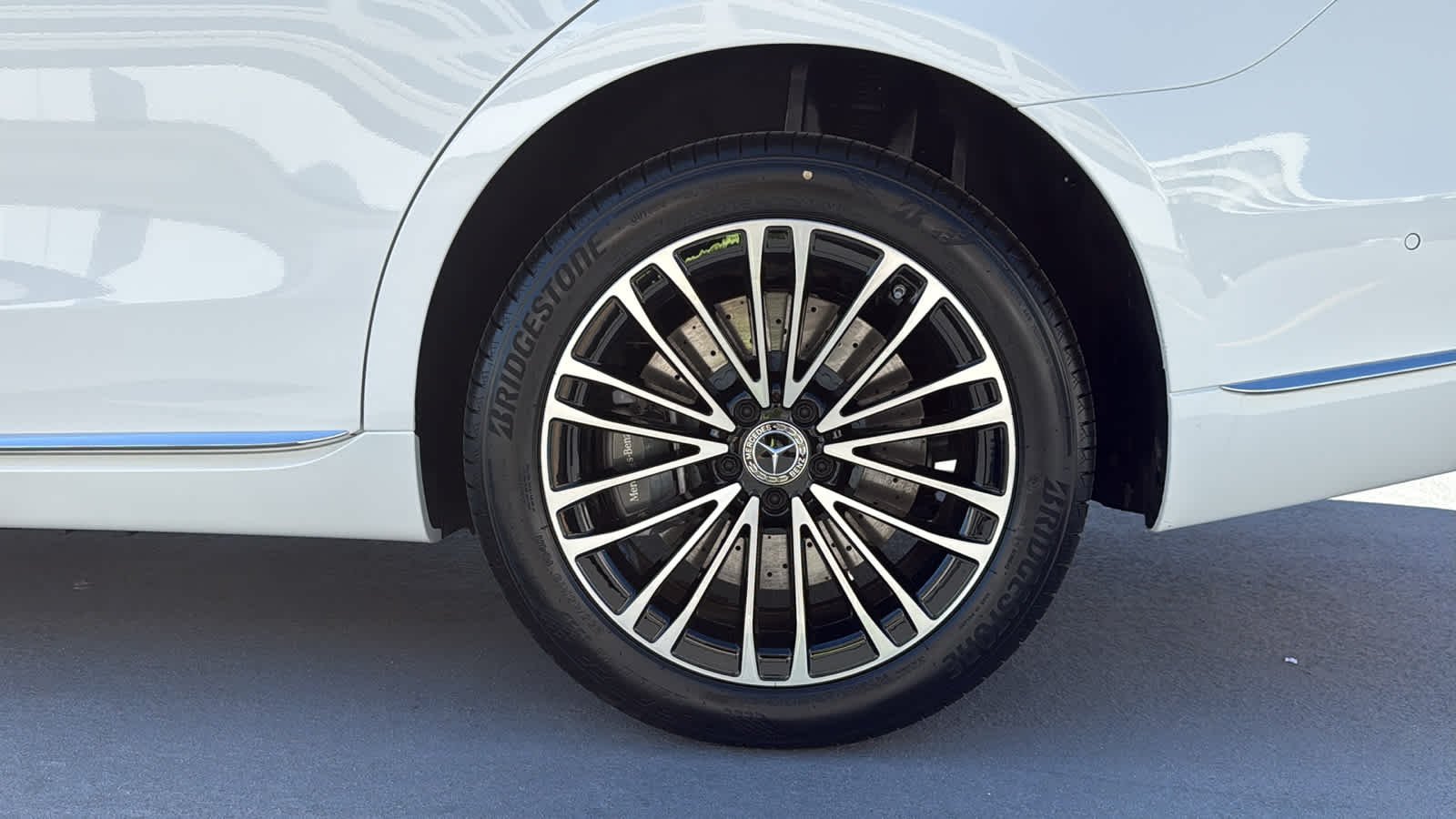 New 2026 MANUFAKTUR Moonlight White Metallic Mercedes-Benz S 580 image 12