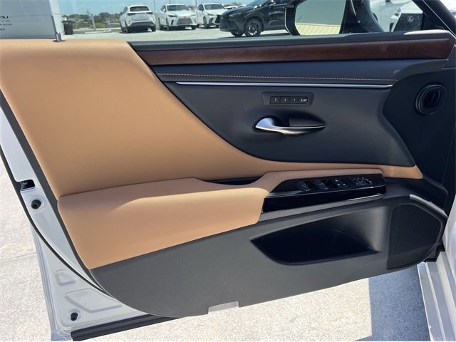 New 2024 Eminent White Pearl Lexus 350 image 13