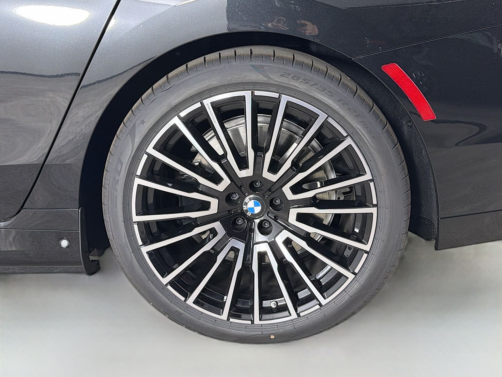 New 2026 Black Sapphire Metallic BMW M70 image 33