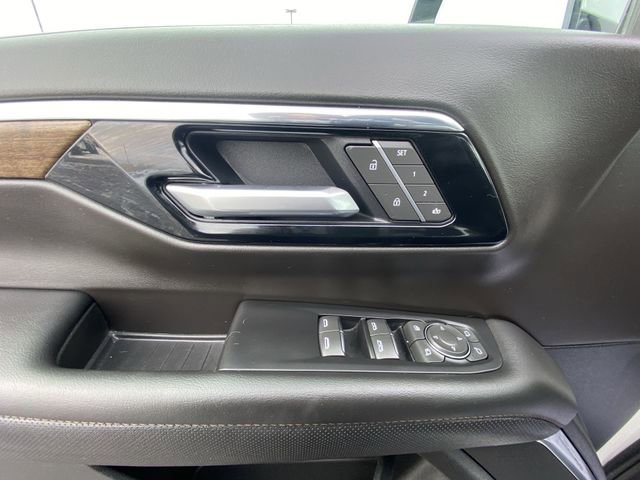 Certified Used 2025 Iridescent Pearl Tricoat Chevrolet High Country image 13