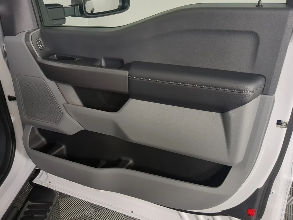 2025 Ford F-350 Super Duty Chassis Cab XLT - Photo 17