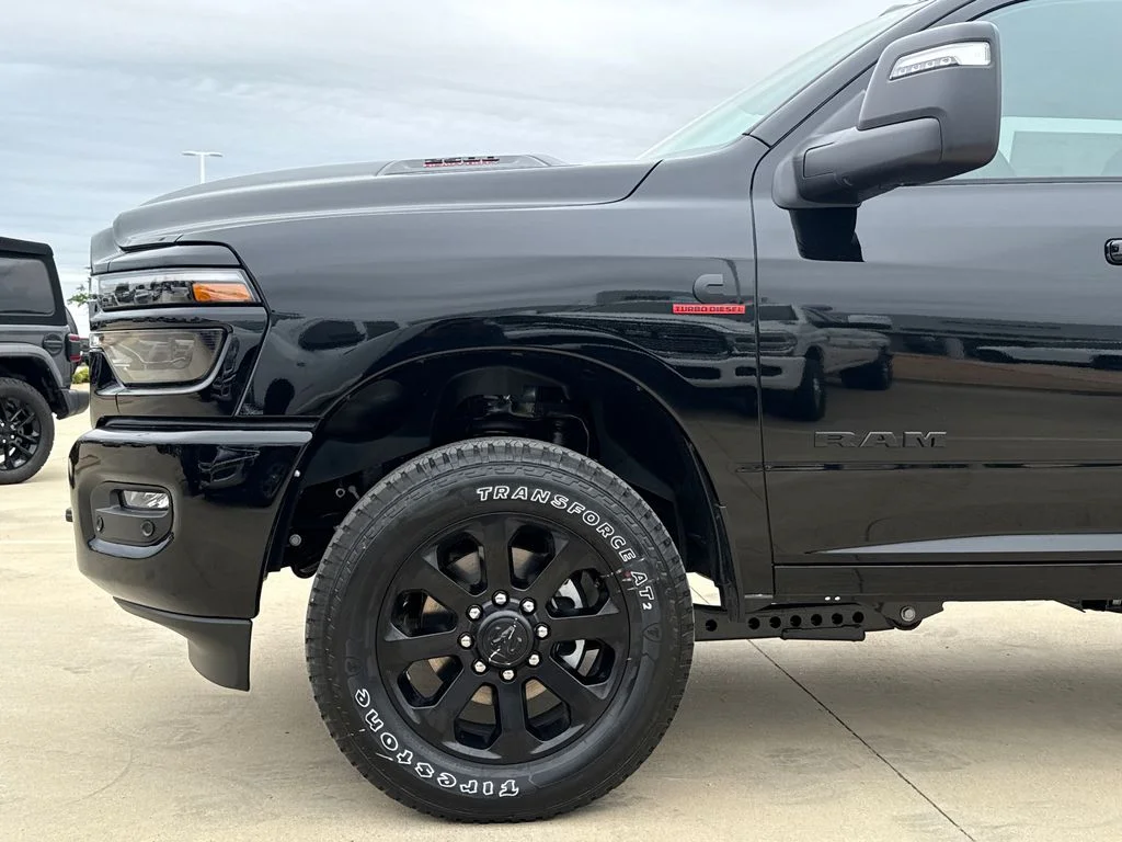 New 2026 Diamond Black Crystal Pearl-Coat Exterior Paint RAM Laramie image 5