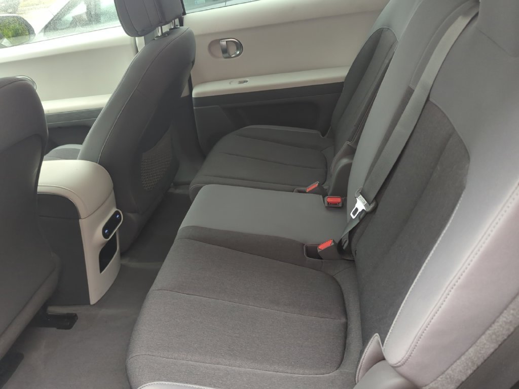 Used 2024 Gold Hyundai SEL image 19