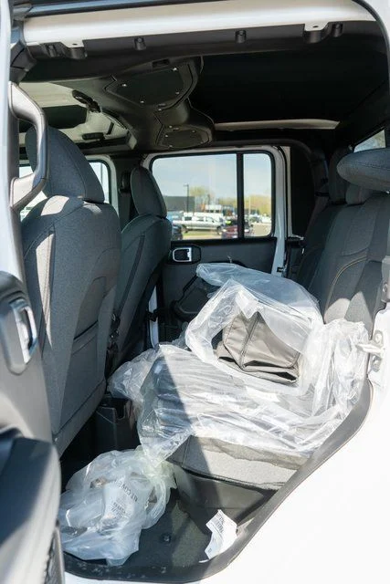 New 2026 Bright White Clear-Coat Exterior Paint Jeep Sport S image 10