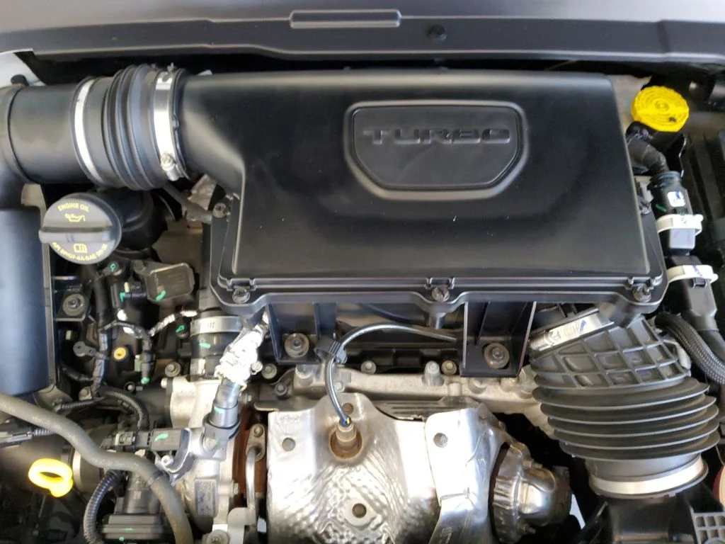 Used 2024 White Jeep Latitude image 21