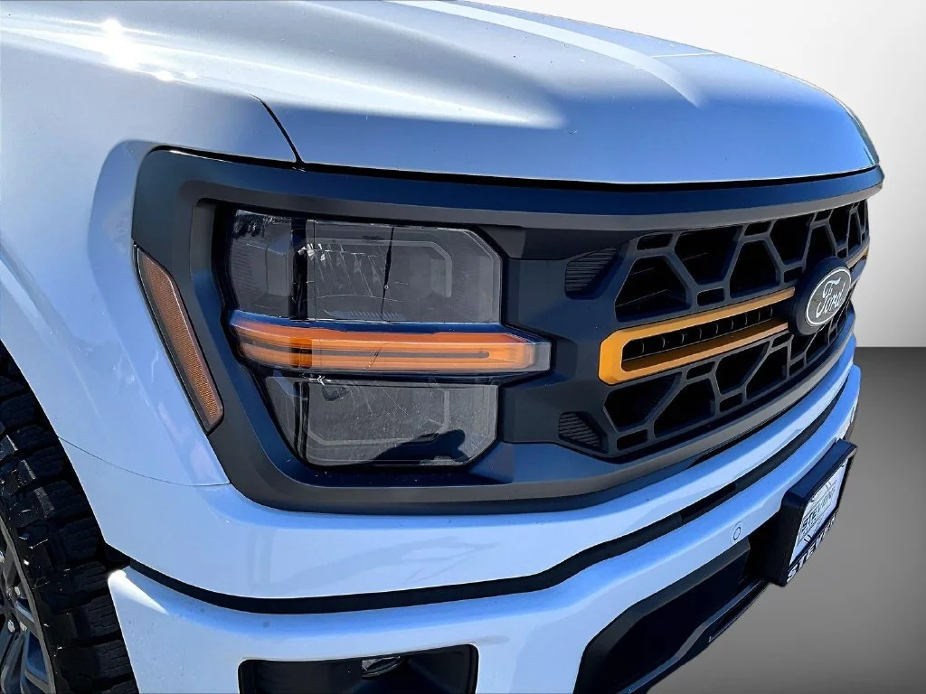 New 2026 Oxford White Ford Tremor® image 38
