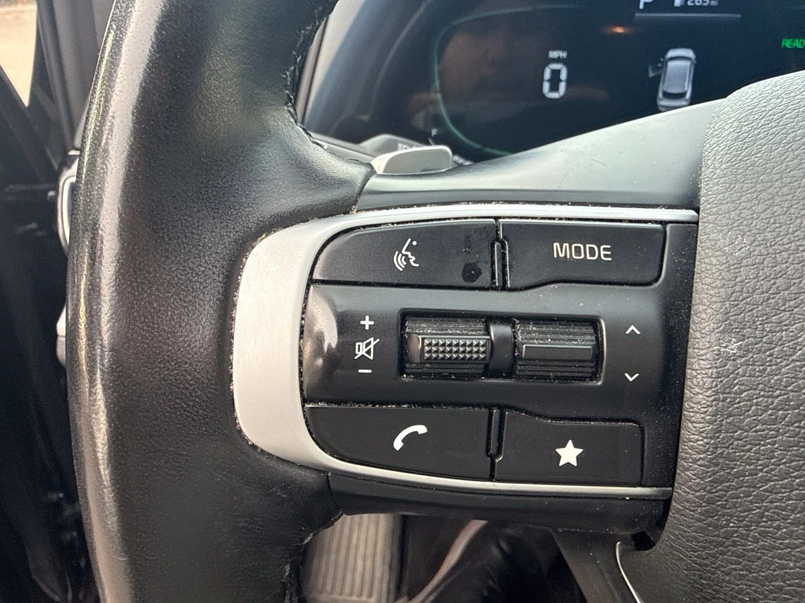 Used 2023  Kia EX image 16