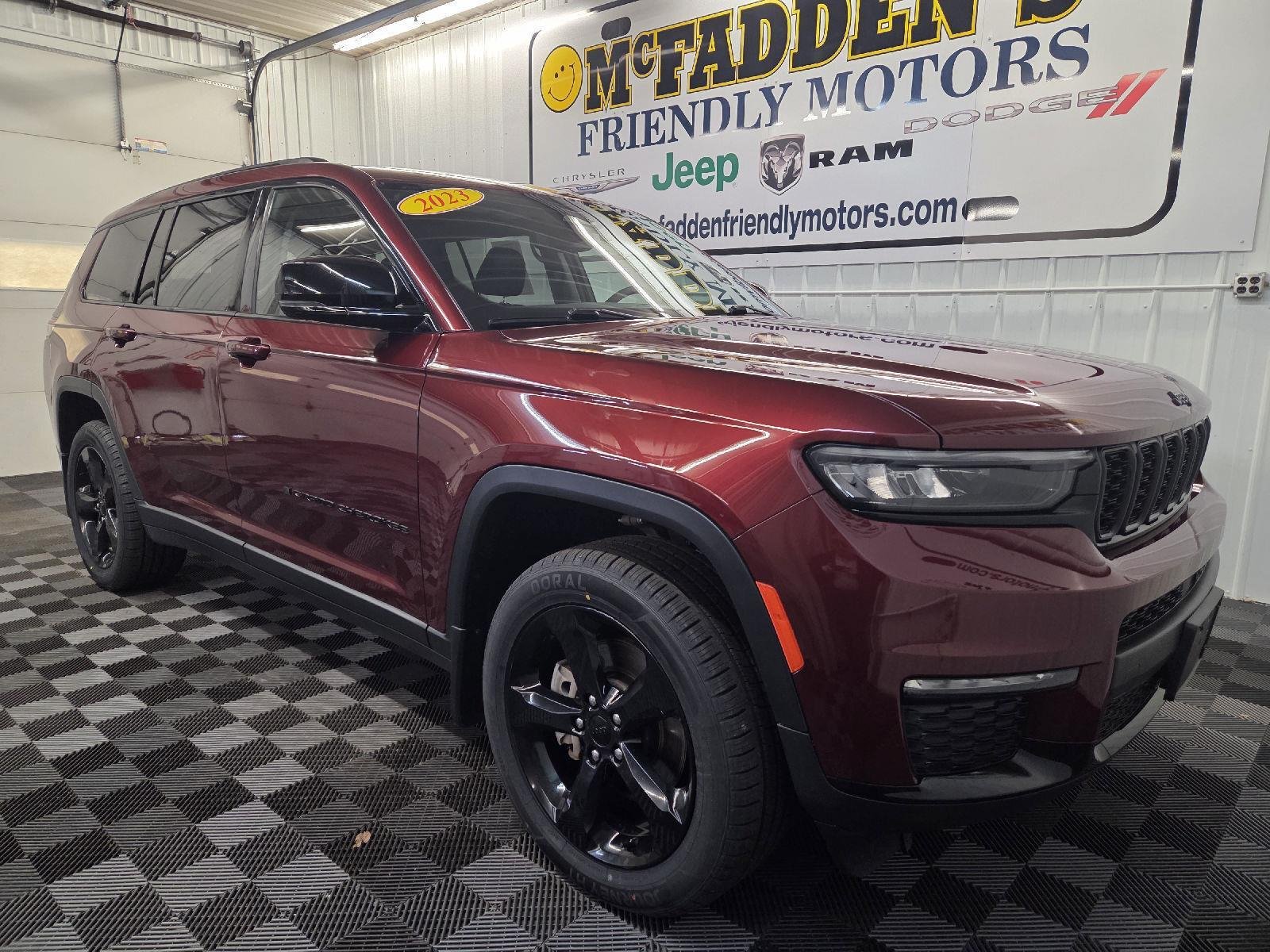 Used 2023 Velvet Red Pearlcoat Jeep Limited image 3