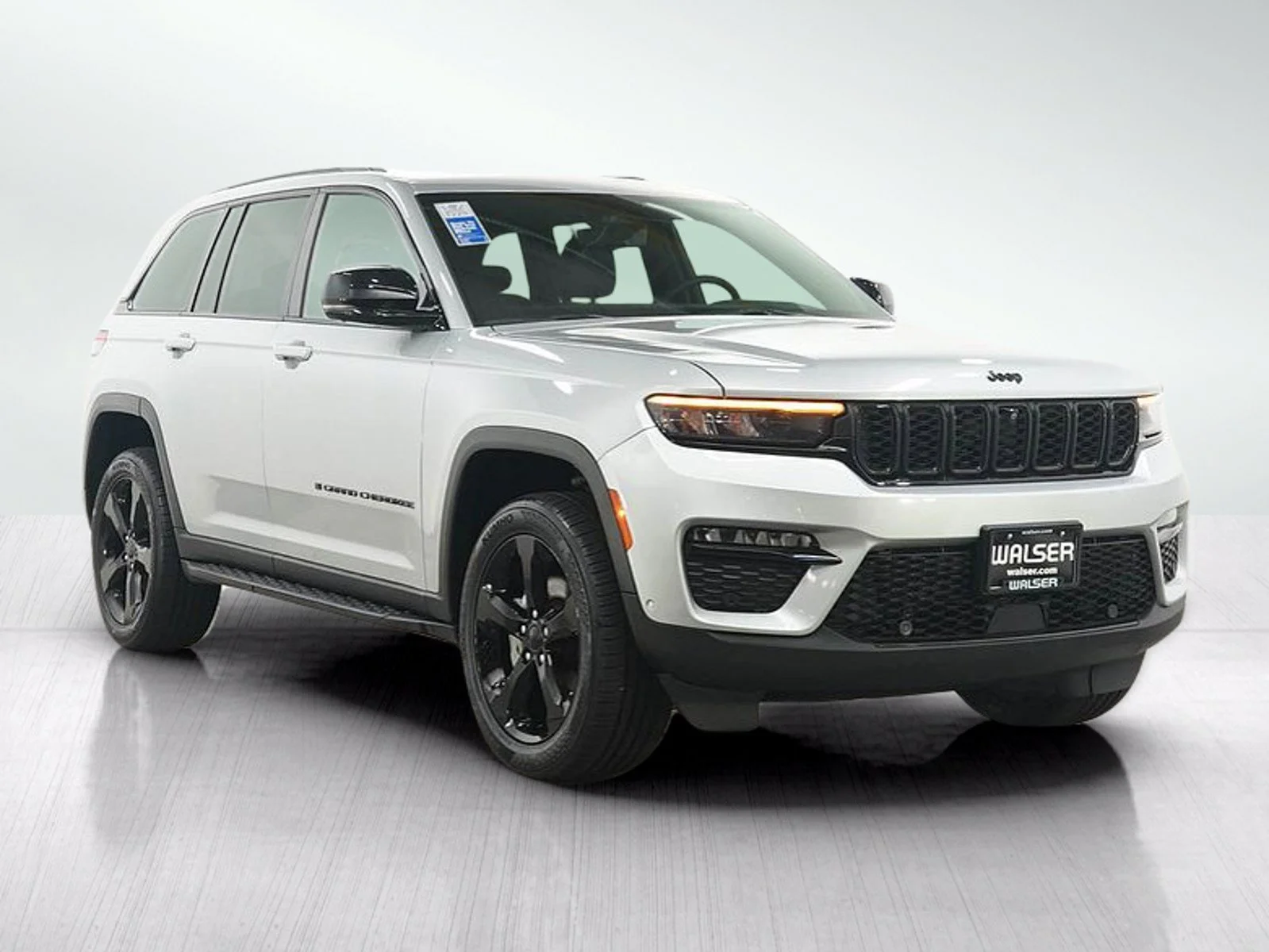 Used 2024 Silver Zynith Jeep Limited image 9