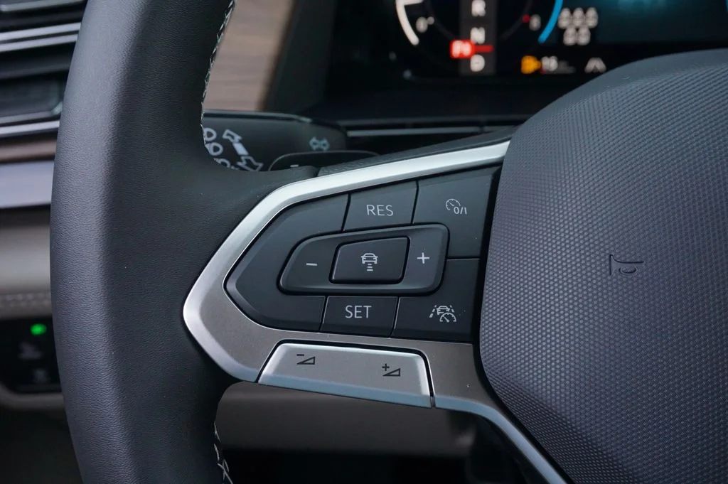 New 2026 Silver Volkswagen SE w/Technology image 24