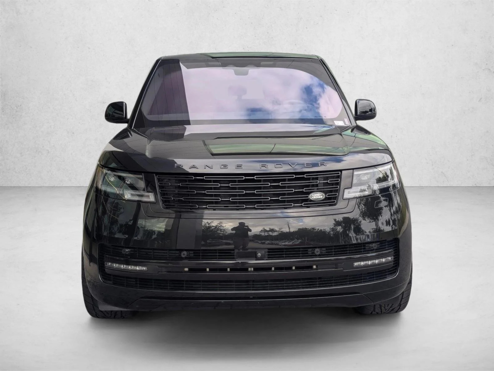 Used 2023 Black Land Rover SE image 2