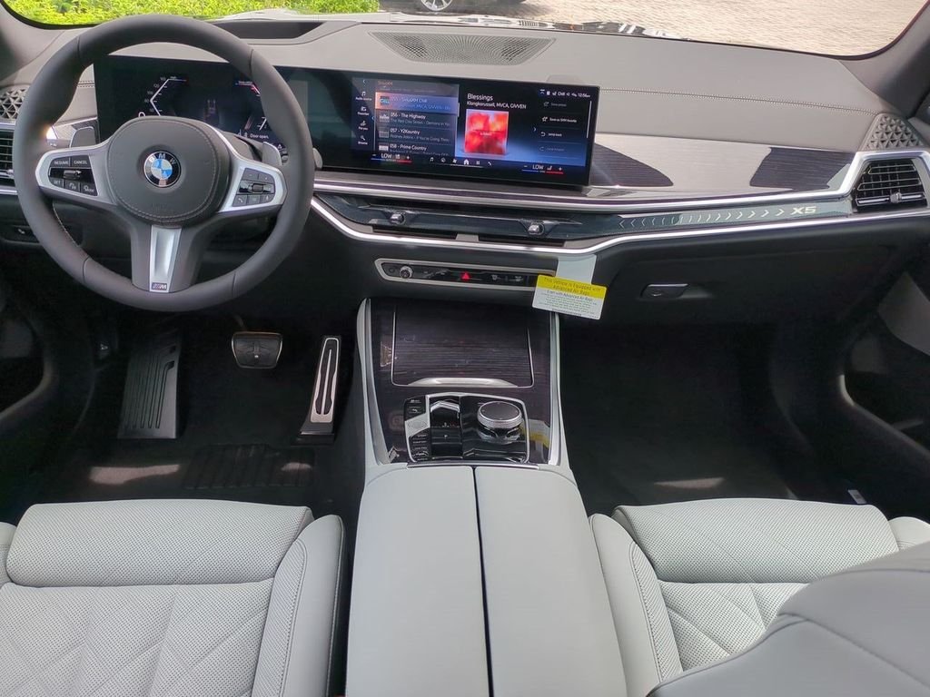 New 2026 Manhattan Green Metallic BMW xDrive40i image 15