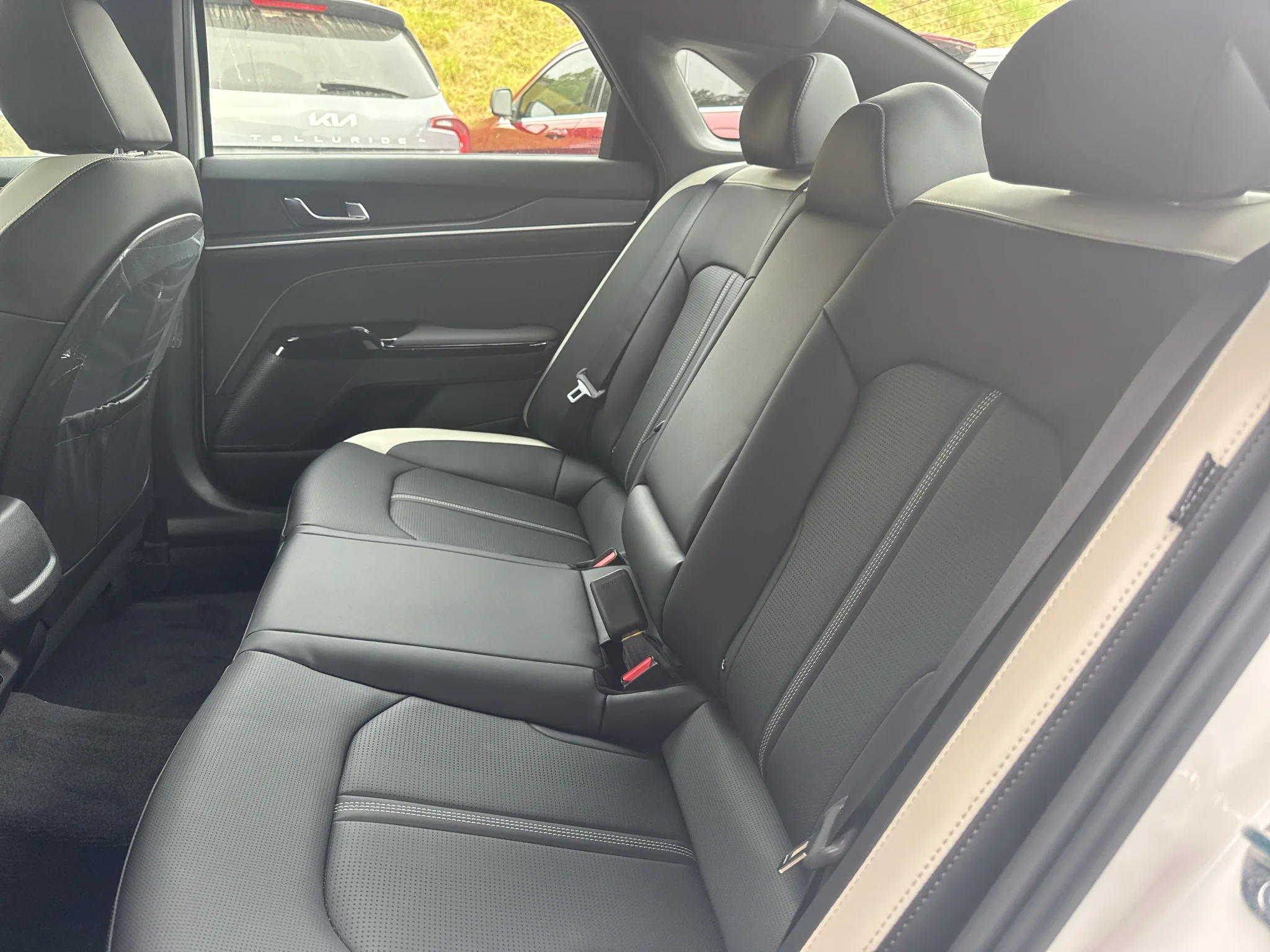 New 2027 Snow White Pearl Kia GT-Line image 15