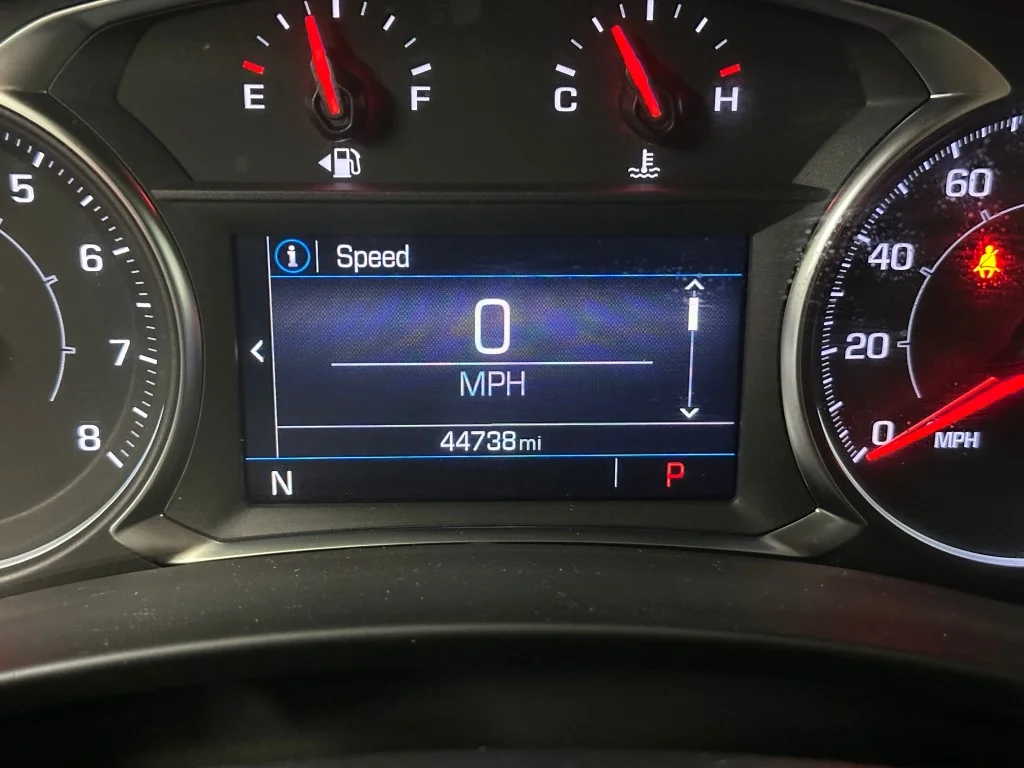 Used 2023 Sterling Metallic GMC SLE image 4