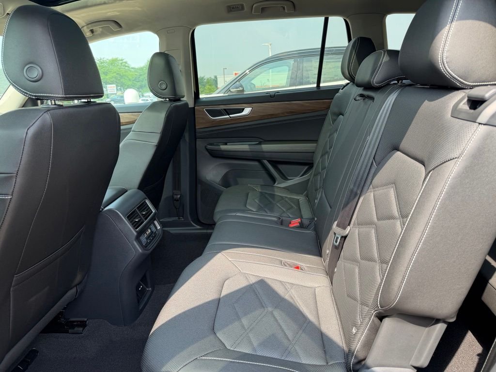 New 2026 Deep Black Pearl Volkswagen 2.0T SE W/TECHNOLOGY image 19