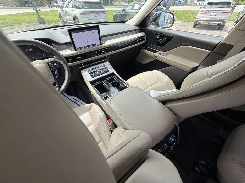 Used 2023 Gray Lincoln Standard image 21