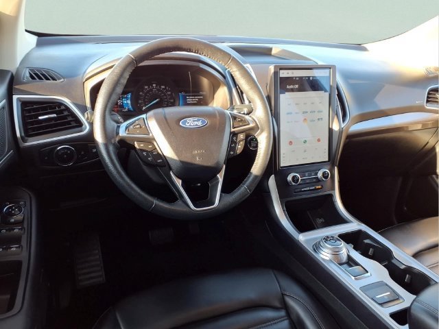 Used 2024  Ford SEL image 5