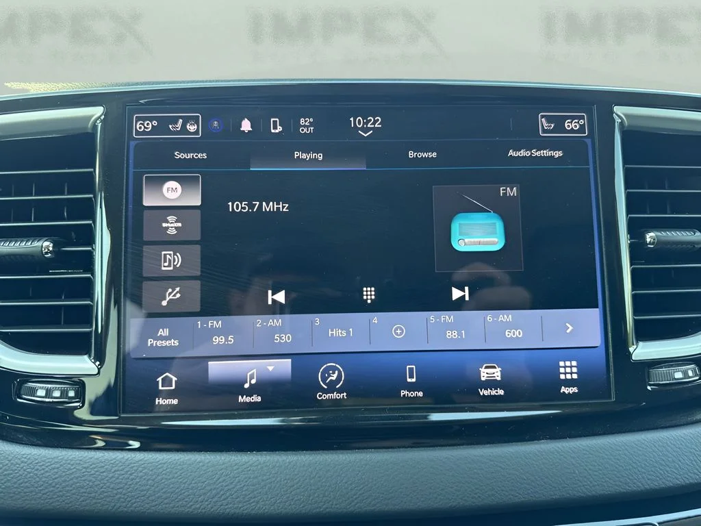 Used 2023 White Chrysler Touring L image 18