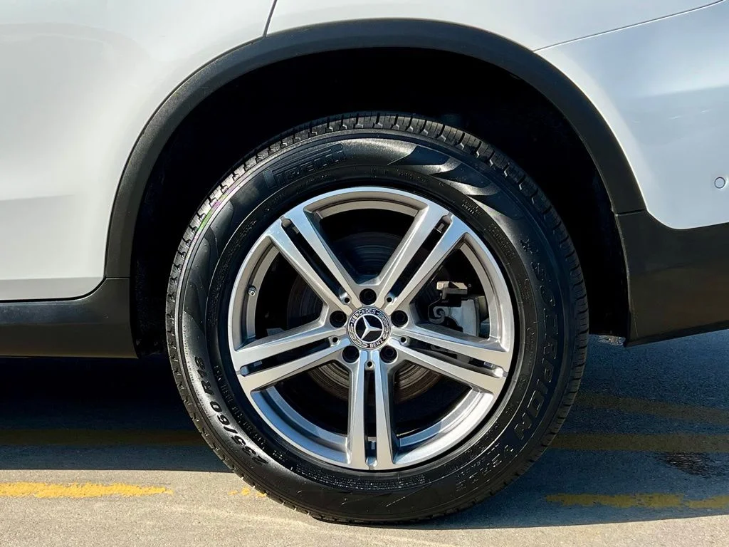 Certified Used 2022  Mercedes-Benz GLC 300 image 13