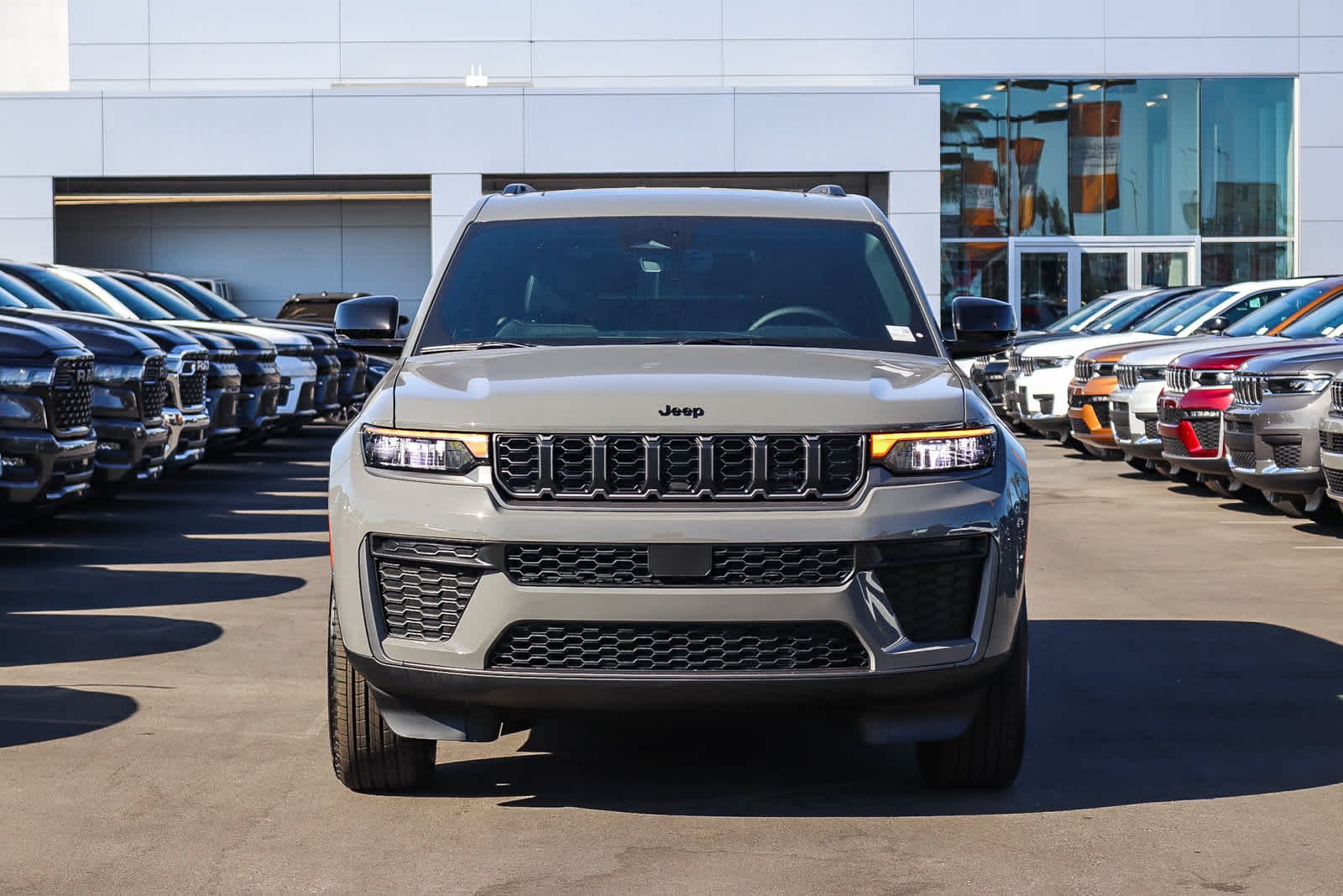 New 2027 Sting-Gray Clear-Coat Paint Jeep Laredo Altitude image 2