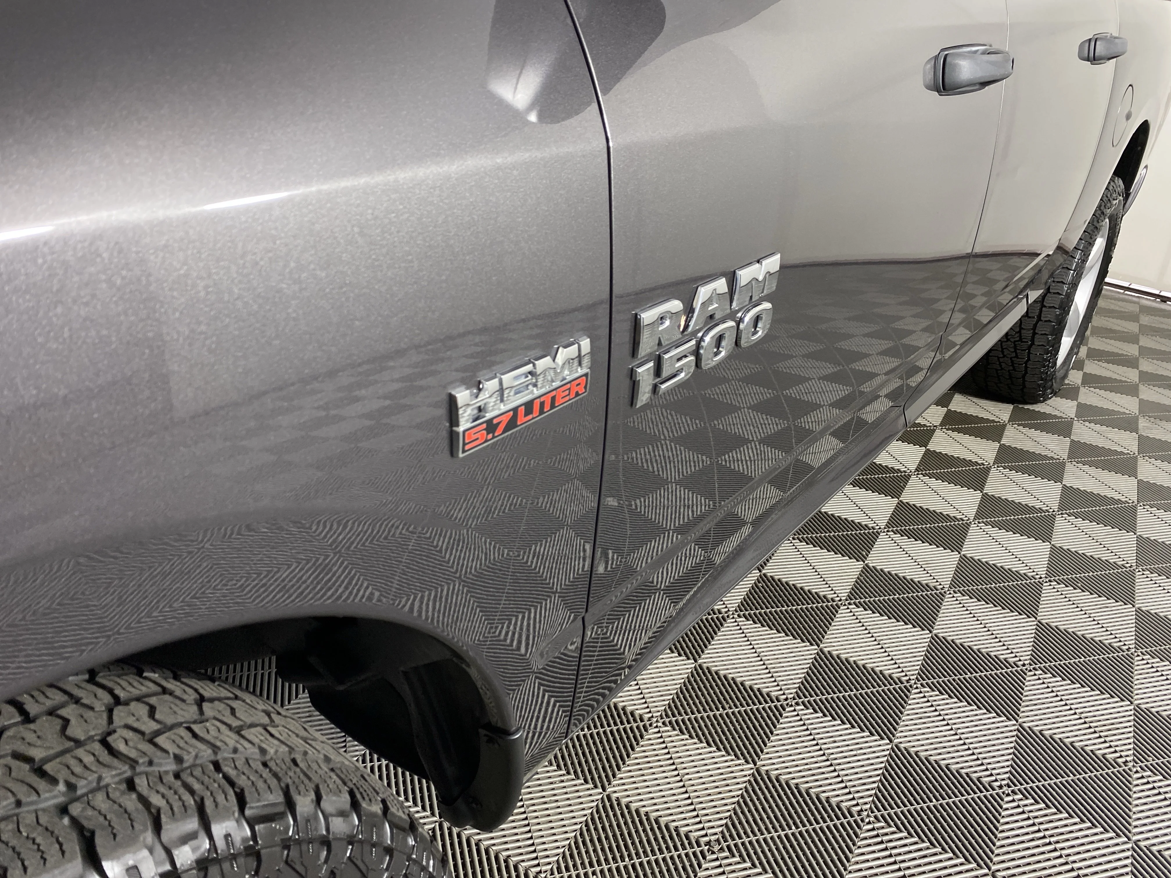 Used 2015 Granite Crystal Metallic Clearcoat Ram Express image 7