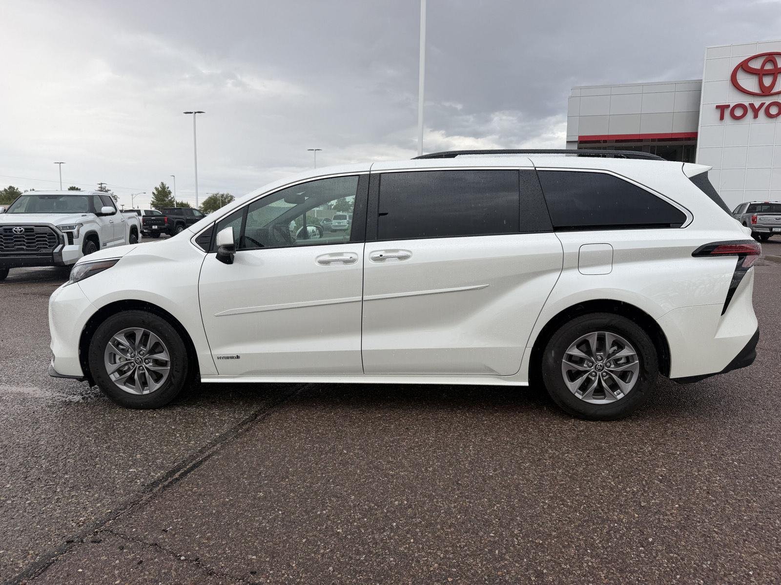 Used 2021 Blizzard Pearl Toyota XLE image 2