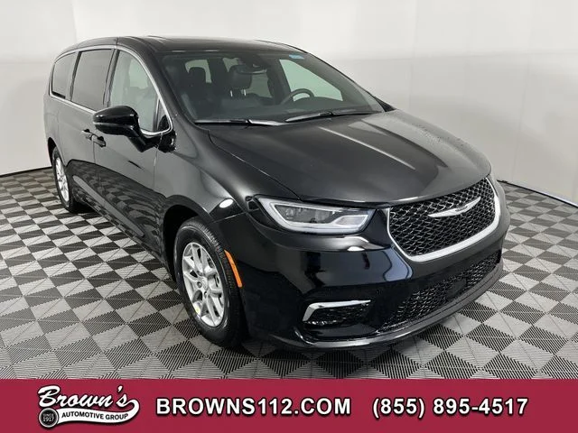 2026 Chrysler Pacifica Select's photo