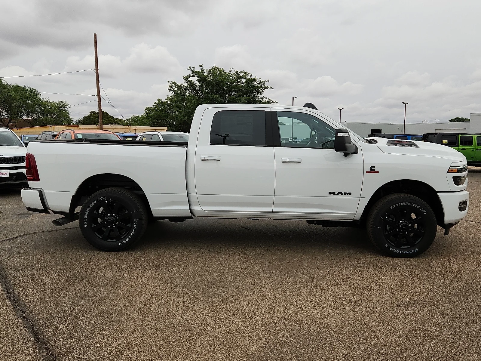New 2026 PW7 Bright Whit Ram LARAMIE CREW CAB 4X4 6