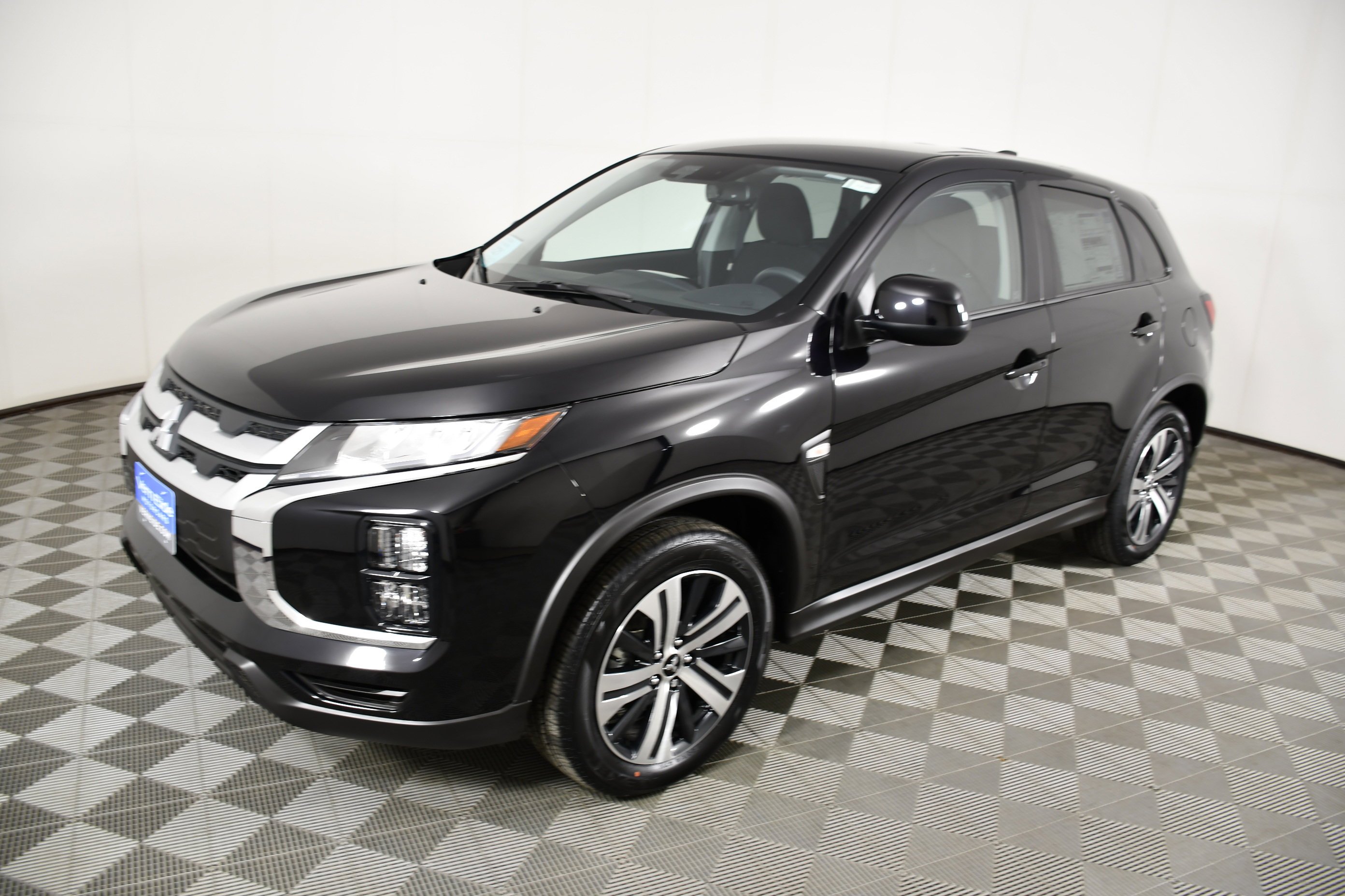 New 2026 Labrador Black Pearl Mitsubishi ES image 10