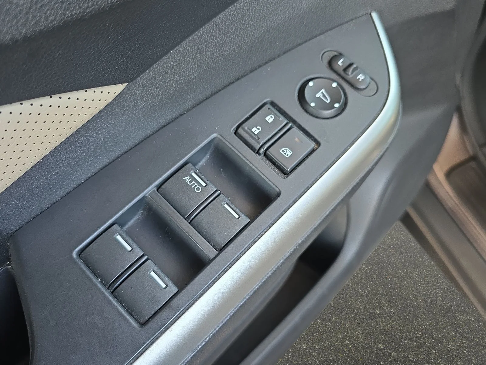 Used 2016 Alabaster Silver Metallic Honda EX-L image 29
