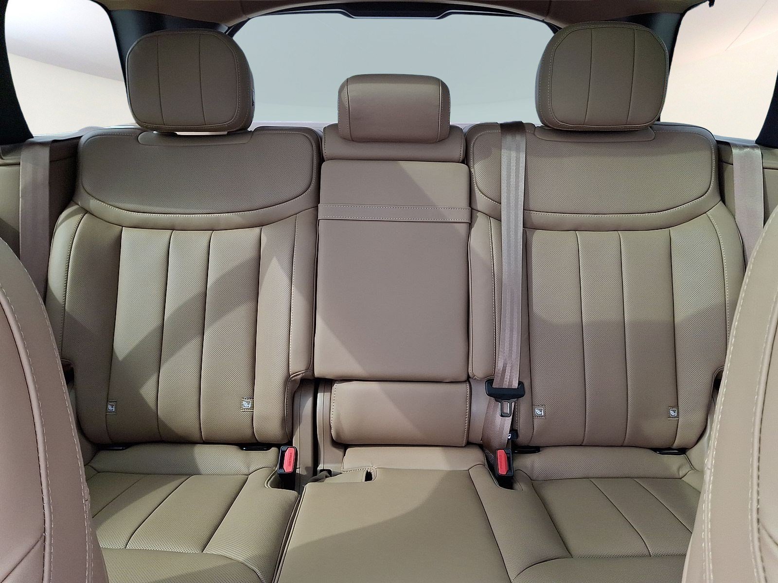 New 2027 Fuji White LAND ROVER SE image 6