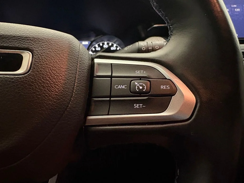 Used 2022 Gray Jeep Latitude image 5