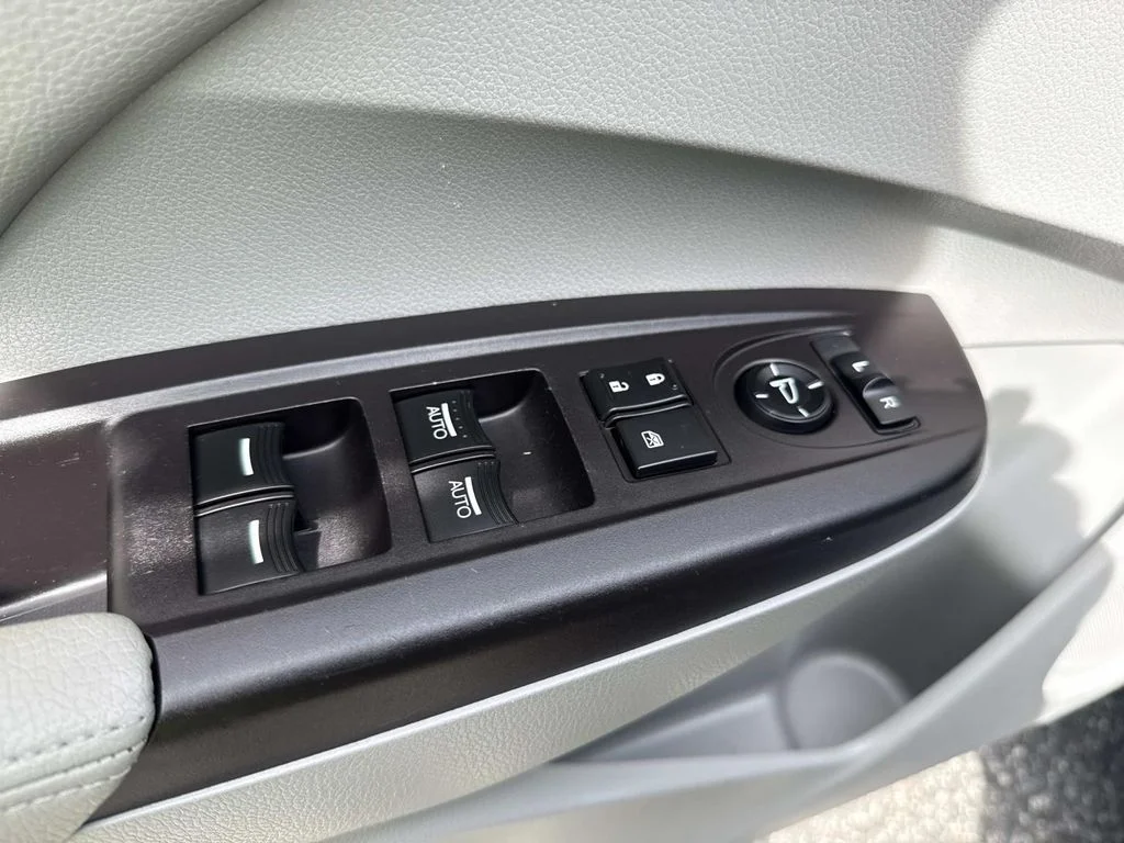 Used 2017  Acura  image 23